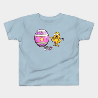 Cute Little Chick Painting An Easter Egg Kids T-Shirt